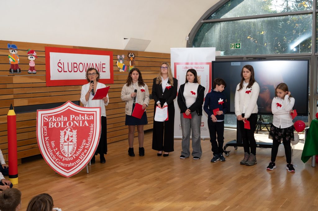 ,,Przeszłość bije w nas jak drugie serce’’. 106 rocznica odzyskania Niepodległości przez Polskę.