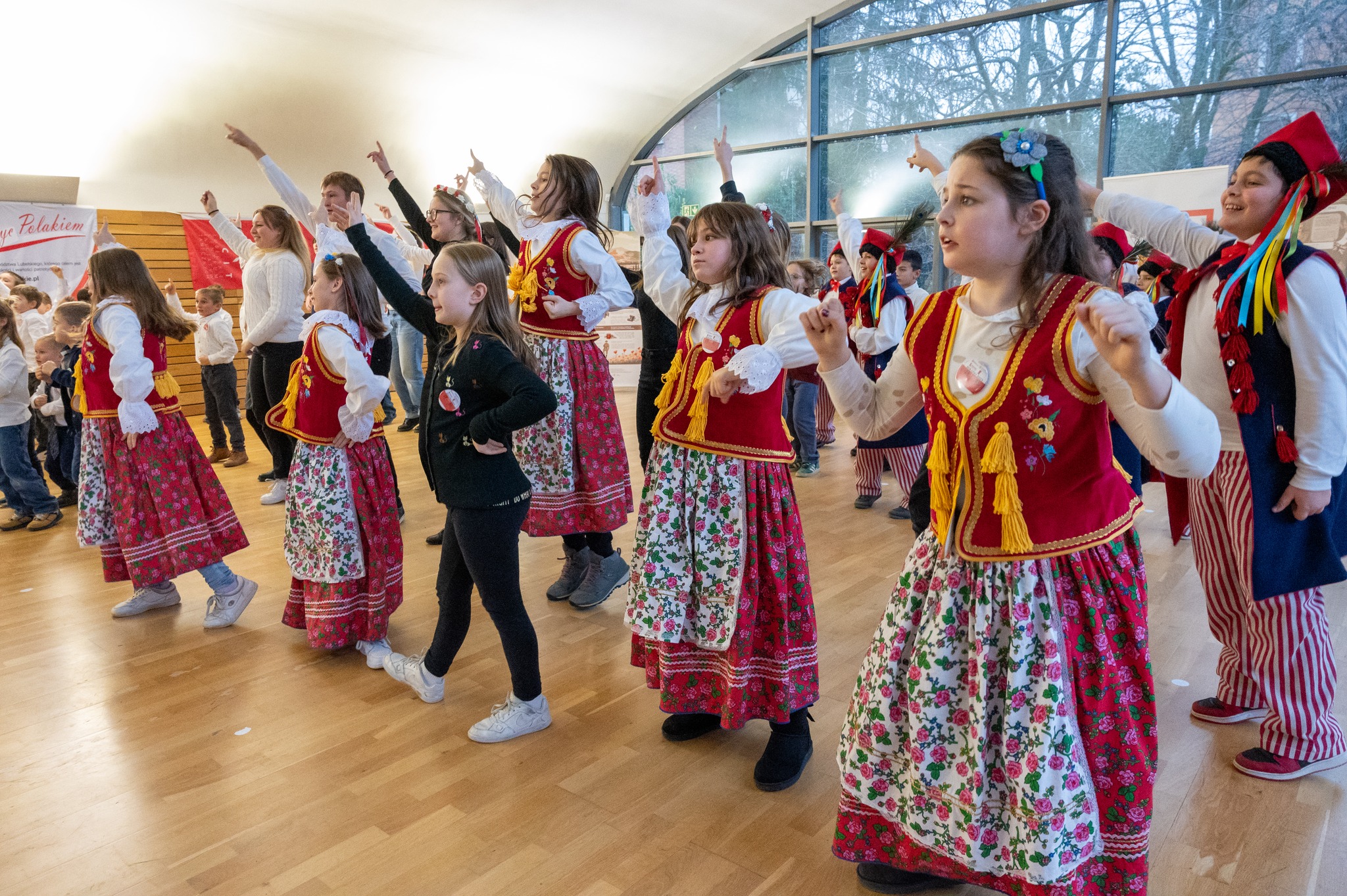 <h1><b> Projekt z LCIT pt.„ Cudze chwalicie swego nie znacie ”.</b></h1>