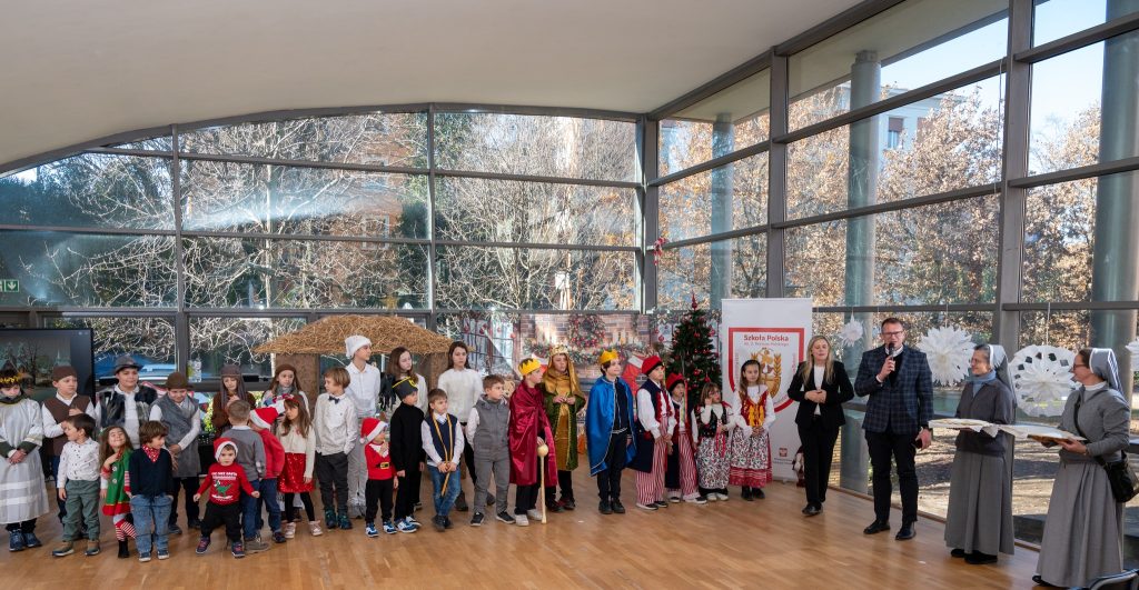 „Idziemy tu do Was z nie lada kolędą Ciekawe tu rzeczy opowiadać będą”  – spotkanie z okazji Świąt Bożego Narodzenia.